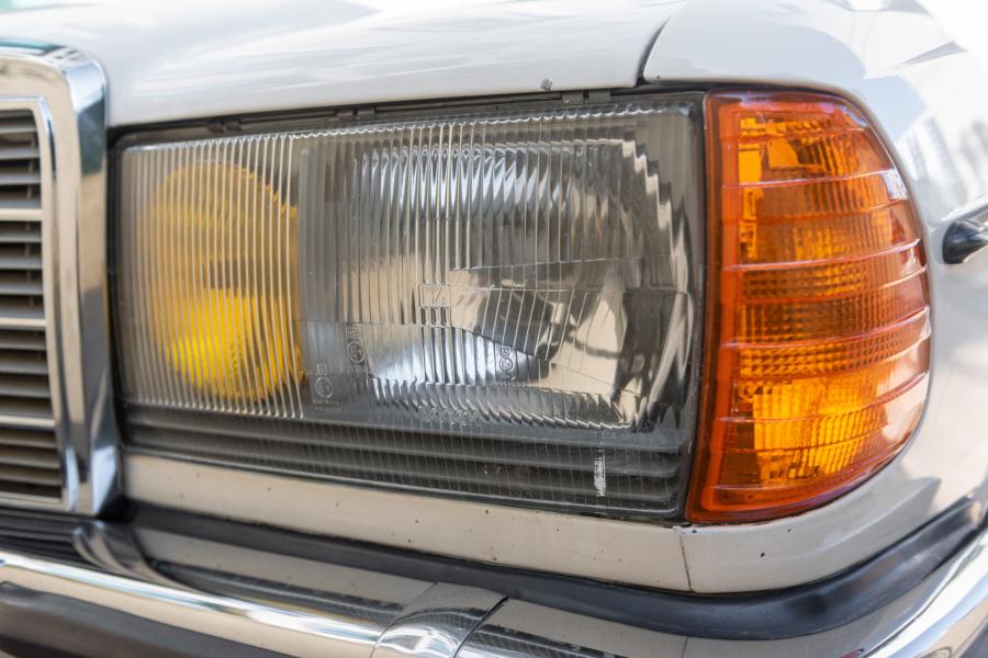 Детали экстерьера Mercedes-Benz 280 CE (C123) 1978 года  (EU) (фото 13 из 133)